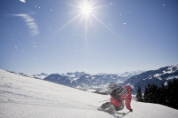 Skifahrer bei Abfahrt (Bergbahn Kitzbühel)