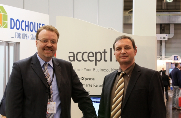 acceptIT-Geschäftsführer Stefan Lage und DOCHOUSE-Geschäftsführer Wolfgang Brugger auf der CRM-expo 