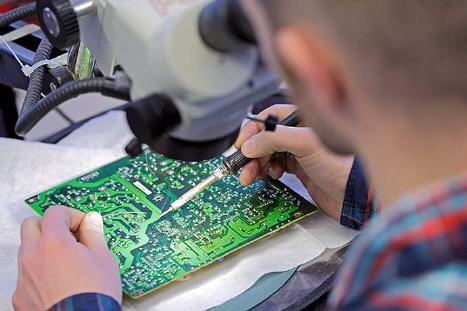 Die richtige Reparatur von Computer oder Laptop gibts nur vom Fachmann. Profi Reparatur Werkstatt Sa Die richtige Reparatur von Computer oder Laptop gibts nur vom Fachmann. Profi Reparatur Werkstatt Sa