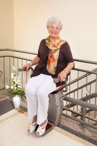 Mobil im Alter: Treppenlifte nehmen selbst steilen Treppen ihren Schrecken und sorgen für mehr Siche Mobil im Alter: Treppenlifte nehmen selbst steilen Treppen ihren Schrecken und sorgen für mehr Siche