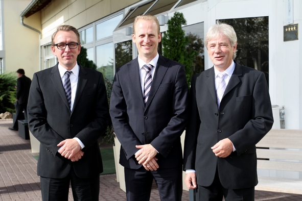 (v.l.n.r.): Christian Wieland von RAAD Research, Alexander Kintzi von SAP, Franz Baljer, IA4SP. (v.l.n.r.): Christian Wieland von RAAD Research, Alexander Kintzi von SAP, Franz Baljer, IA4SP.