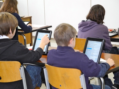 Das iPad bietet im Schulalltag vielfältige Einsatzgebiete Das iPad bietet im Schulalltag vielfältige Einsatzgebiete