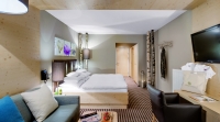Zimmer mit Bett 
