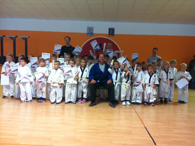 Gruppenbild mit Sifu Claus Kowalik und den Prüflingen