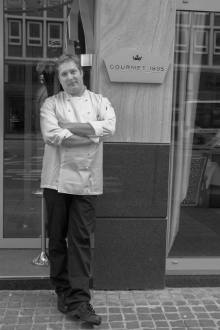 André Skupin freut sichüber seinen ersten Stern im Restaurant Gourmet 1895 im Hotel Kaiserhof in Mün