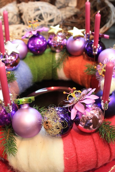 Floristmeisterin Christiane Kress kreiert adventliche Floristik mit echtem Zeitgeist. Floristmeisterin Christiane Kress kreiert adventliche Floristik mit echtem Zeitgeist.