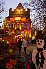 In Cuxhaven stehen Weihnachtsmarkt am Schloss und Duhner Festtagsmarkt bis zum Ende des Jahres für B In Cuxhaven stehen Weihnachtsmarkt am Schloss und Duhner Festtagsmarkt bis zum Ende des Jahres für B