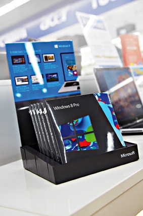 AFK Kunststoffverarbeitung GmbH?präsentiert? Windows 8 im eigens entwickelten Display. AFK Kunststoffverarbeitung GmbH?präsentiert? Windows 8 im eigens entwickelten Display.