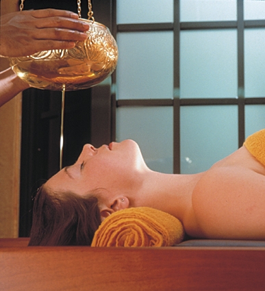 Traditionelle Ayurveda-Behandlung im Vier Jahreszeiten am Schluchsee