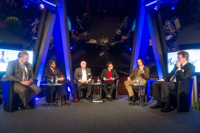 Auf dem Podium (v.l.n.r.): Staatssekretär Andreas Statzkowski, Kaweh Niroomand, Gerhard Janetzky, Ro