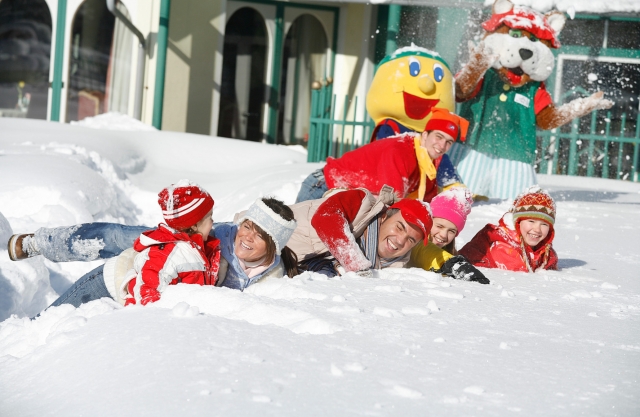 Ski-Spaßfür die ganze Familie garantiert ein Aufenthalt im Leading Family Hotel&Resort Alpenrose. Ski-Spaßfür die ganze Familie garantiert ein Aufenthalt im Leading Family Hotel&Resort Alpenrose.