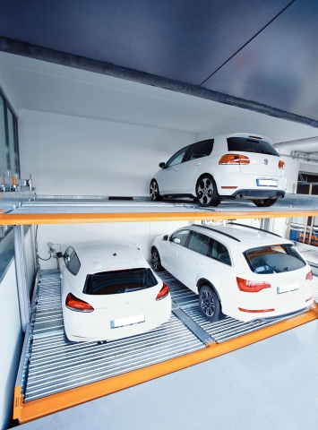 Die neue MultiBase 2072 von Klaus Multiparking nimmt Fahrzeuge bis zu einer Höhe von 205 cm auf. Fot