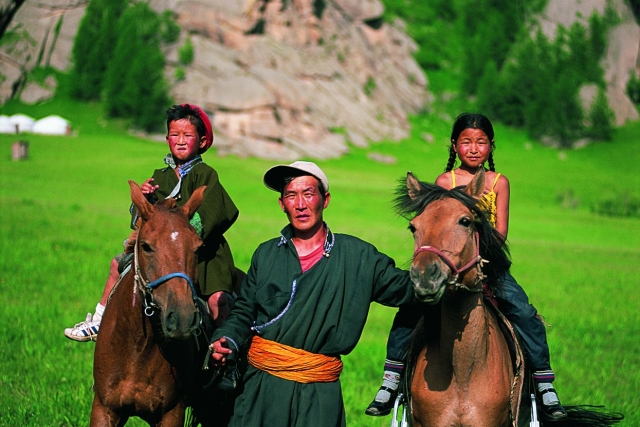 Reitende Kinder in der Mongolei Reitende Kinder in der Mongolei
