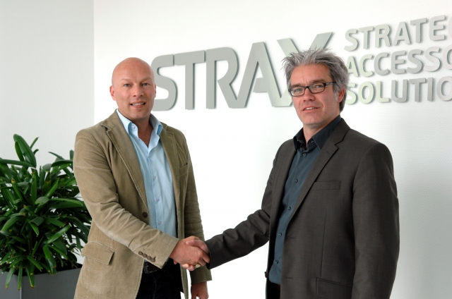 PR-Partnerschaft für 2013: Martin Wagner (l) - Head of Group Marketing der STRAX GmbH - und Klaus Ba