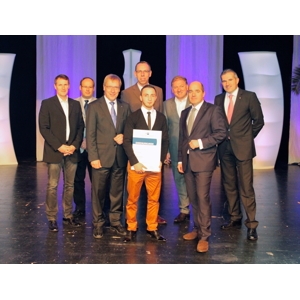 Ufuk Yaprak, Auszubildender bei HAVI Logistics, hat seine Ausbildung als Bester seines Jahrgangs abg Ufuk Yaprak, Auszubildender bei HAVI Logistics, hat seine Ausbildung als Bester seines Jahrgangs abg