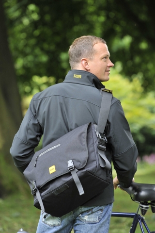 Die Messenger Bag aus der Ytong Kollektion ist stylisch, praktisch und bietet Schutz für die Lieblin Die Messenger Bag aus der Ytong Kollektion ist stylisch, praktisch und bietet Schutz für die Lieblin