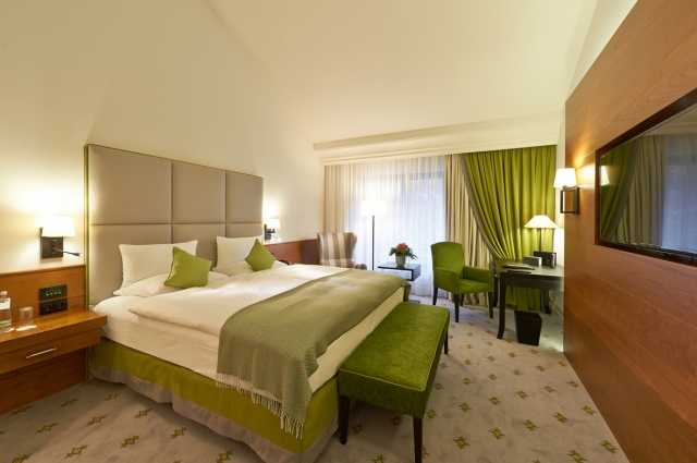 20 Deluxe Zimmer wurden im ersten Bauabschnitt vollständig renoviert und erstrahlen fortan in neuem 20 Deluxe Zimmer wurden im ersten Bauabschnitt vollständig renoviert und erstrahlen fortan in neuem