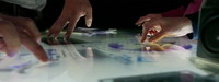 Die Technologie der MultiTaction® Cells erfasst die Aktionen von nahezu unbegrenzt vielen Nutzern