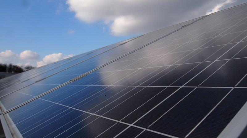UCY ENERGY plant und baut Photovoltaikanlagen. UCY ENERGY liefert Wechselrichter und Module.
