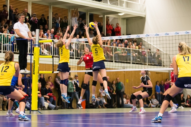 Der Block der Kölnerinnen stand gegen Münster nicht immer so gut wie in dieser Szene aus dem Spiel g Der Block der Kölnerinnen stand gegen Münster nicht immer so gut wie in dieser Szene aus dem Spiel g