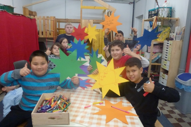 Für die Aktion Ich schenk? Dir was! wurden im Kinderhaus Malstatt fleißig Wunsch-Sterne gebastelt. Für die Aktion Ich schenk? Dir was! wurden im Kinderhaus Malstatt fleißig Wunsch-Sterne gebastelt.