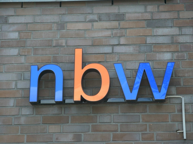Logo der nbw am Gebäude Triftstraße 36