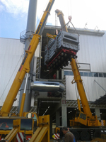 Insertion of the approx. 70 tons of weight melting furnaces Insertion of the approx. 70 tons of weight melting furnaces