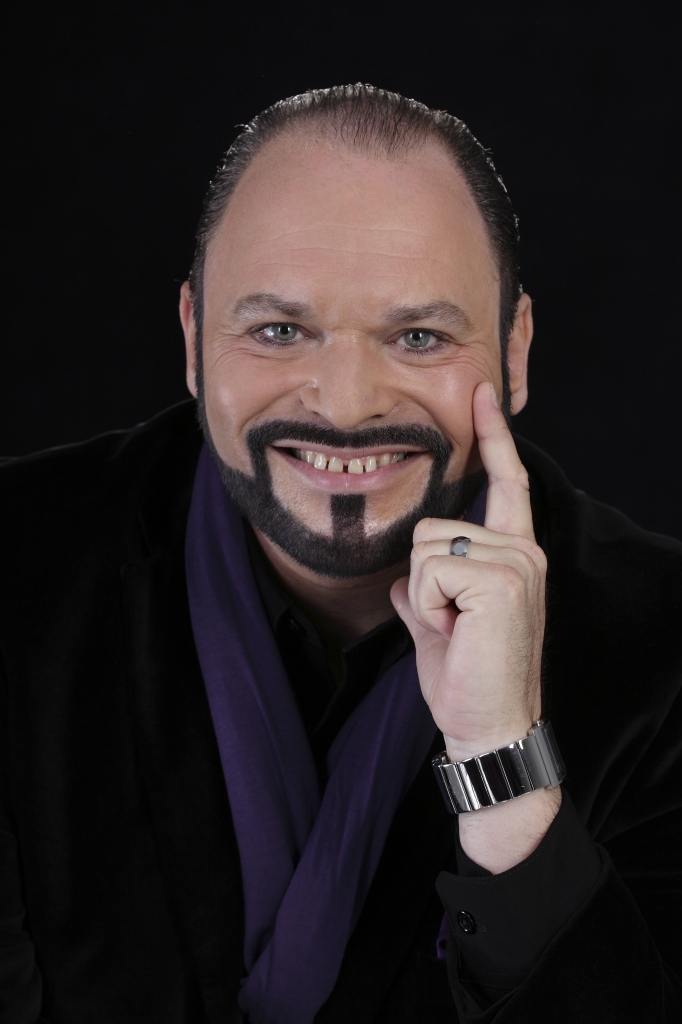 Entertainer Marc Masconi eröffnet als Studiogast das Christmas Opening bei CHANNEL21. Entertainer Marc Masconi eröffnet als Studiogast das Christmas Opening bei CHANNEL21.