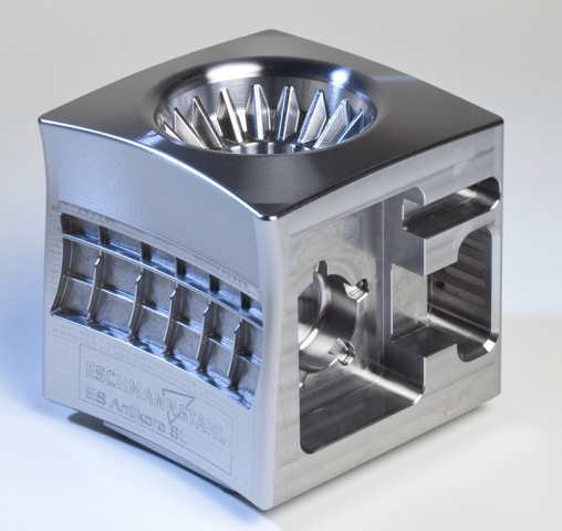 Die NC-Bahnen für die unterschiedlichen Bearbeitungen dieses Werkstücks wurden mit hyperMILL® gener Die NC-Bahnen für die unterschiedlichen Bearbeitungen dieses Werkstücks wurden mit hyperMILL® gener