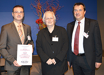 Marcus Lang (AKON) mit Frau Dr. Wilms, Mitglied des Bundestages und Wolfgang Dambacher (AKON) Marcus Lang (AKON) mit Frau Dr. Wilms, Mitglied des Bundestages und Wolfgang Dambacher (AKON)