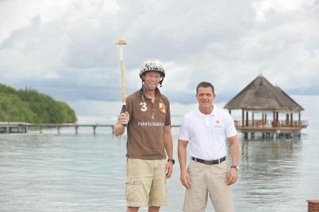Michael Wieser, Chief Operation Officer (COO) im Island Hideaway, begrüßt Deutschlands bekanntesten 