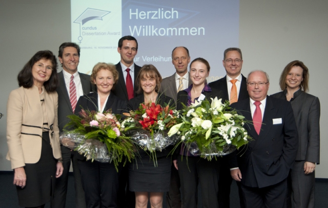 Verleihung des BI Disssertation Awards (v.l.n.r.: Barbara Lix, Peter Neisius, Dr. Petra Maria Asprio Verleihung des BI Disssertation Awards (v.l.n.r.: Barbara Lix, Peter Neisius, Dr. Petra Maria Asprio