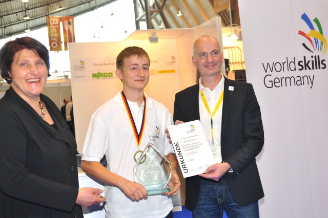 Deutscher Meister bei den Energielektronikern: Michael Hinteraicher, 17, von der Wacker Chemie AG, Deutscher Meister bei den Energielektronikern: Michael Hinteraicher, 17, von der Wacker Chemie AG,