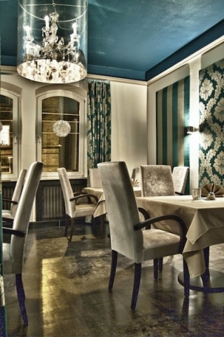 Das Nebenzimmer - in petrol und beige gehalten - vereint klassische Elemente mit modernem Design. Das Nebenzimmer - in petrol und beige gehalten - vereint klassische Elemente mit modernem Design.