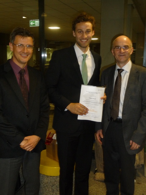 von links: Prof. Dr. Terzidis, Preisträger Fabian Krauß, TMG Berater Josef Siegemund