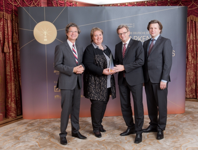 Von links: Dr. Florian Langenscheidt, Stephanie Wedehase, Andreas König Von links: Dr. Florian Langenscheidt, Stephanie Wedehase, Andreas König