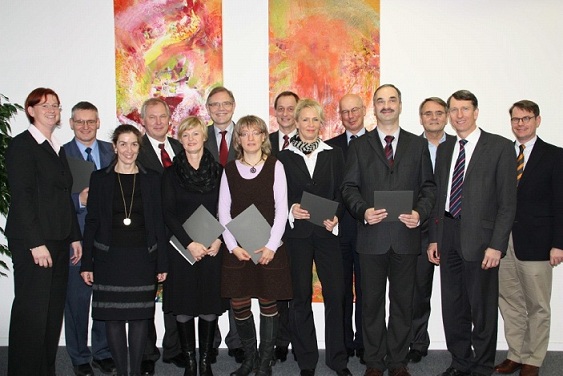 Dr. Detlev Hammann (5.v.r.) und Hans-Joachim Bange (3.v.r.), Geschäftsführer der BVVG, Dr. Hans-Mich