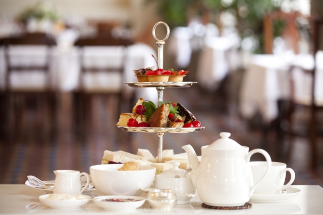 Teeliebhaber können in den Wintermonaten im Kempinski Hotel Gravenbruch Frankfurt den klassischen Af Teeliebhaber können in den Wintermonaten im Kempinski Hotel Gravenbruch Frankfurt den klassischen Af