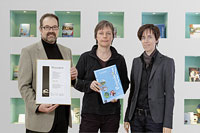 GRUPPE DREI®-Geschäftsführer Hans-Dieter Schwarz sowie die verantwortlichen Mitarbeiterinnen. GRUPPE DREI®-Geschäftsführer Hans-Dieter Schwarz sowie die verantwortlichen Mitarbeiterinnen.