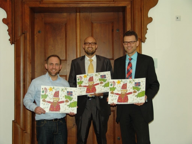 v.l. Simon Blümcke (Botschafter der Kinderstiftung Bodenseekreis und Bürgermeister von Hagnau), Phil v.l. Simon Blümcke (Botschafter der Kinderstiftung Bodenseekreis und Bürgermeister von Hagnau), Phil