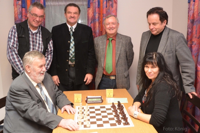 Uhren frei zum 15. Senioren-Schach-Open Bad Griesbach: Favorit IM Josef Pribyl (Prag) und Damen-Favo