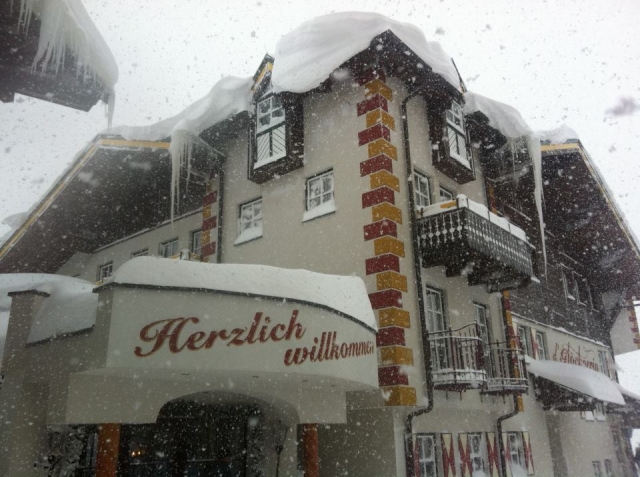 Massive Schneefälle in Obertauern am 03.12.2012 - Skihotel Glöcknerin Massive Schneefälle in Obertauern am 03.12.2012 - Skihotel Glöcknerin