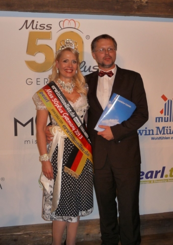Andreas Plohmann von Erwin Müller gratuliert Christine Wache Andreas Plohmann von Erwin Müller gratuliert Christine Wache