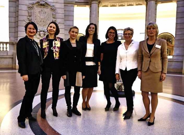 Die Gründungsmitglieder der Healthcare Frauen e.V. während der Jubiläumsfeier in Berlin. V.l.n.r: Si