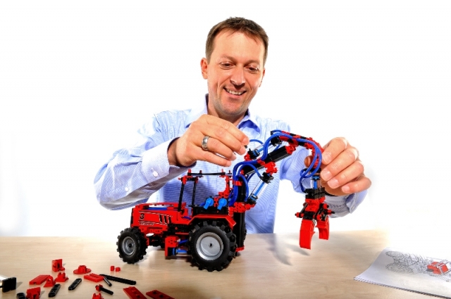 Konstruktionsbaukästen von fischertechnik wecken das Kind im Manne.