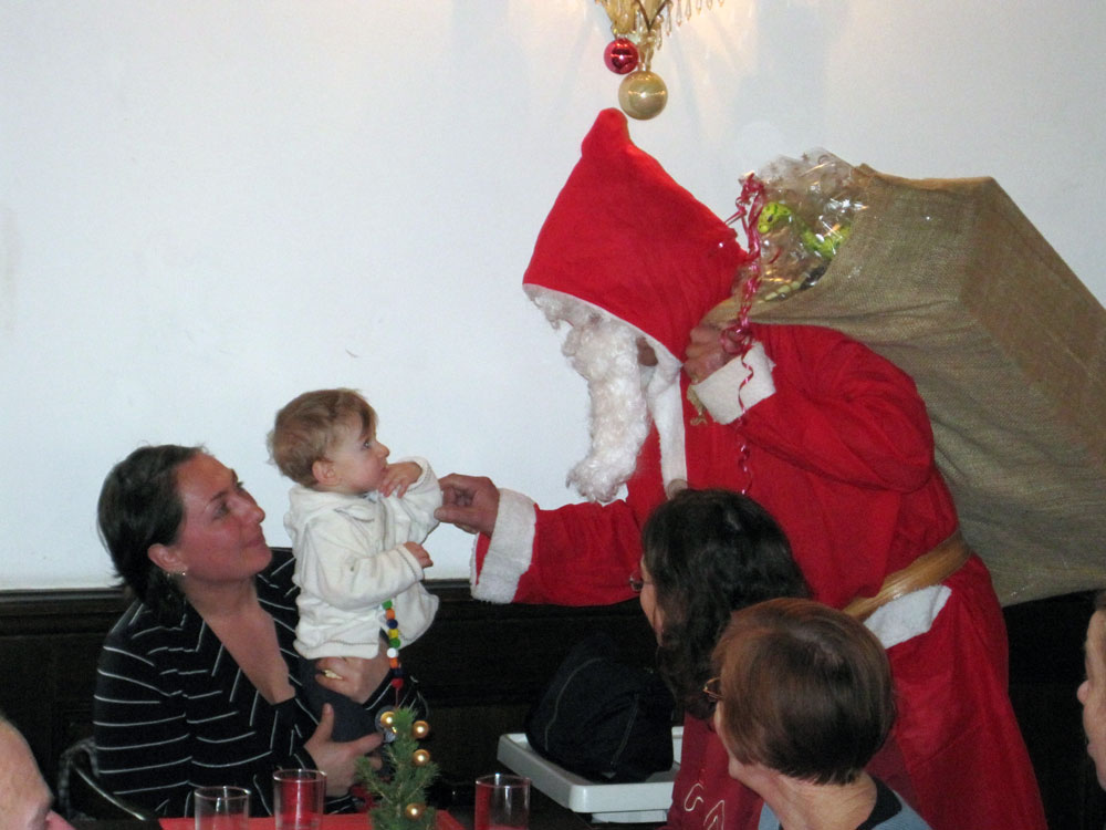 Zum fünften Mal gestalten Unternehmer der Stadt Dresden ein Weihnachtsessen für bedürftige der Dresd