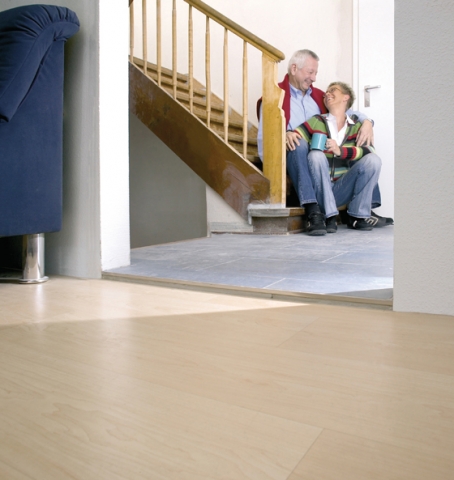 Damit man zu Hause selbst im Halbschlaf sicher die Treppe hoch und herunter kommt, sollte man diese Damit man zu Hause selbst im Halbschlaf sicher die Treppe hoch und herunter kommt, sollte man diese