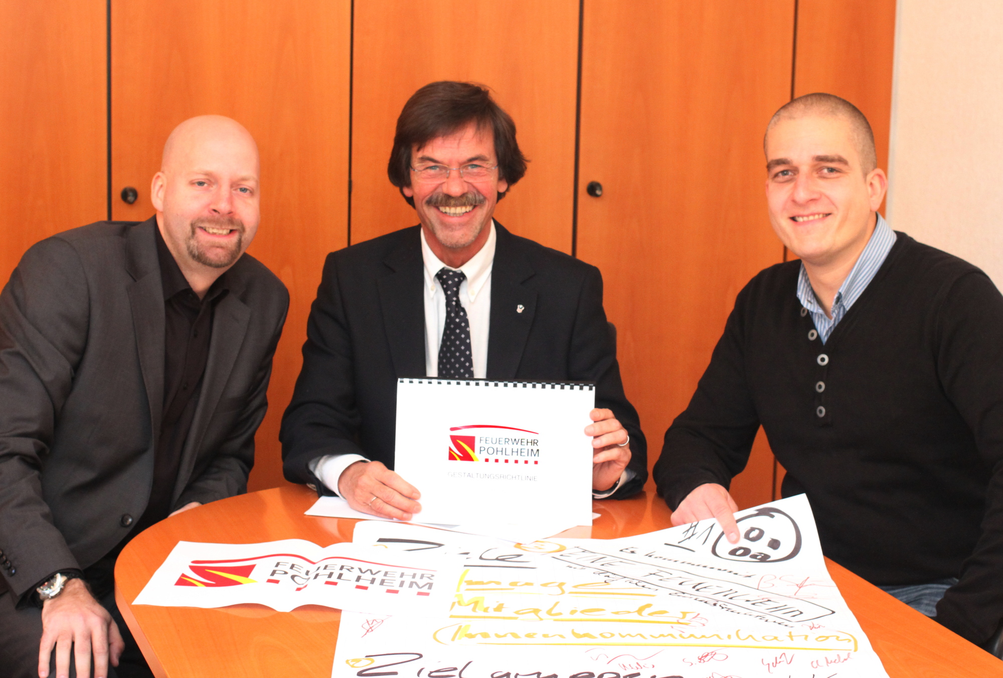 DIe drei habens ausgedacht (von rechts): Stadtbrandinspektor Schöps, Bürgermeister Schäfer, Feuerweh DIe drei habens ausgedacht (von rechts): Stadtbrandinspektor Schöps, Bürgermeister Schäfer, Feuerweh