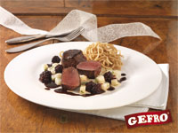 GEFRO Rehrückenfilet auf Rahmkohlrabi mit Balsamico-Brombeersoße GEFRO Rehrückenfilet auf Rahmkohlrabi mit Balsamico-Brombeersoße