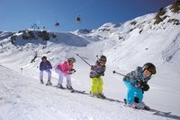 Sportliche Abfahrten im Familienskigebiet Hochalm, erholsame Schneeschuhwanderungen, spannende Skito Sportliche Abfahrten im Familienskigebiet Hochalm, erholsame Schneeschuhwanderungen, spannende Skito